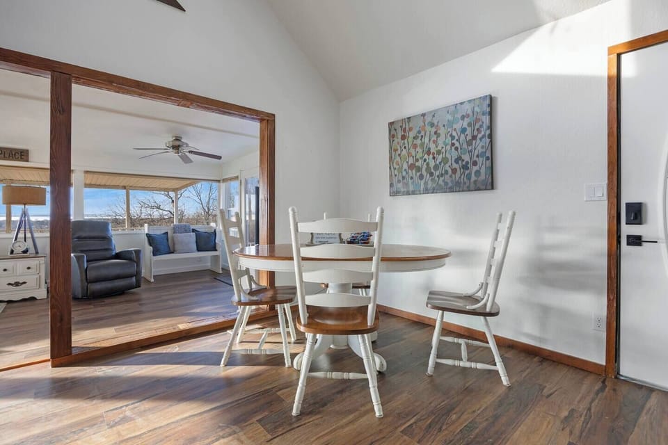Dining area with seating for 4