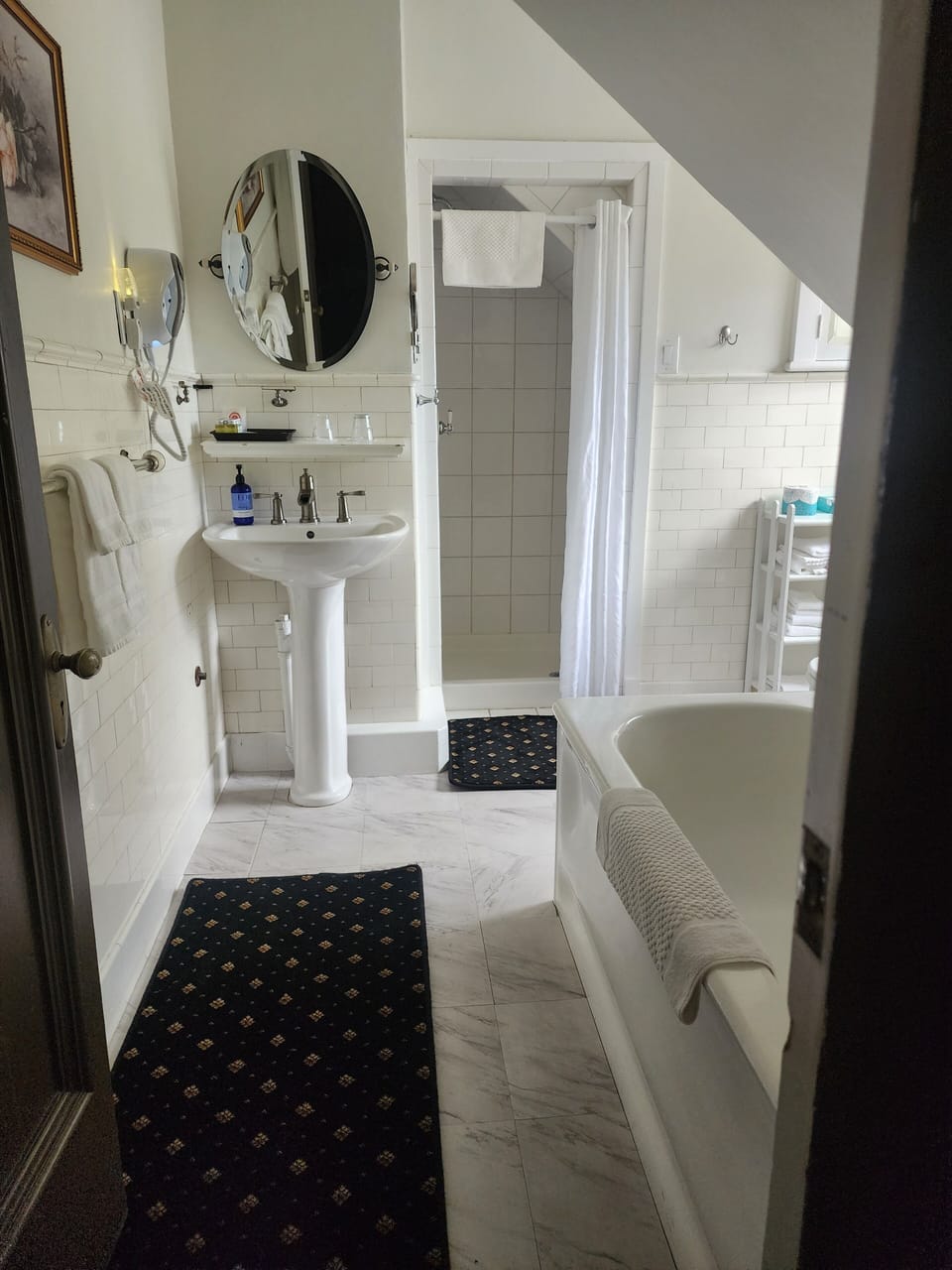 Double Room, 1 King Bed, Private Bathroom | Bathroom | Combined shower/tub, deep soaking tub, hair dryer, towels