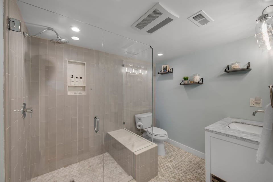 Fresh, well-lit space to refresh and reset.