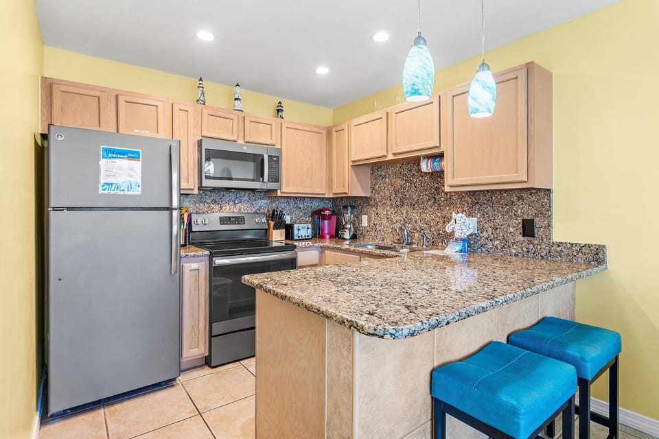 Condo, 1 Queen Bed with Sofa bed (Grand Caribbean West 109) | Private kitchen