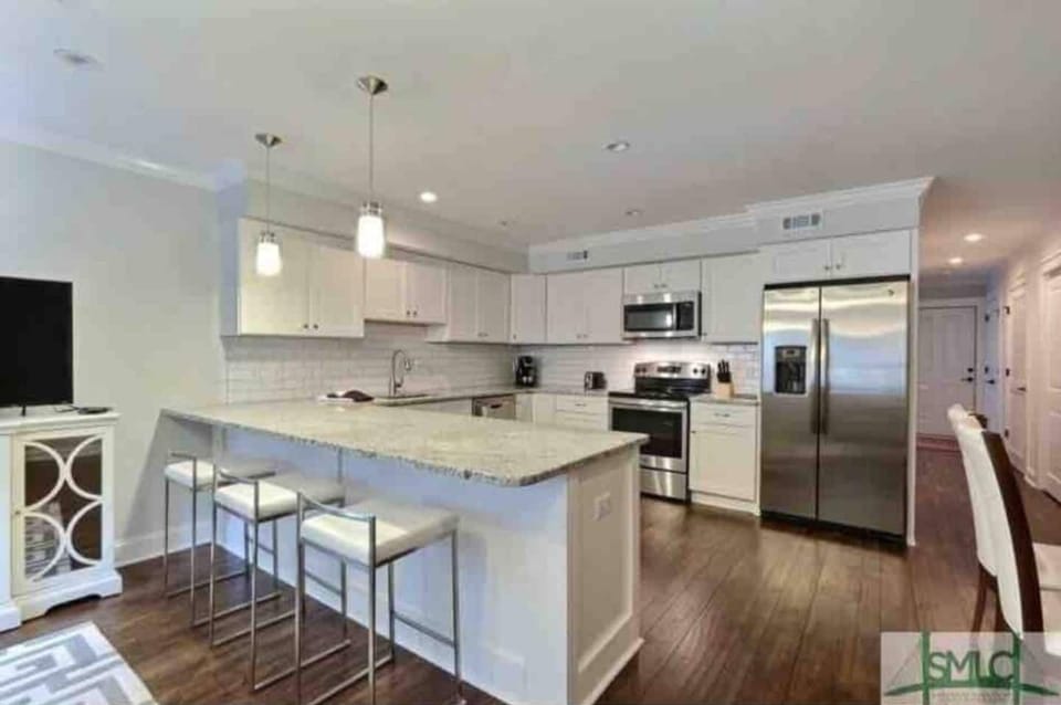 Lower Unit - Kitchen