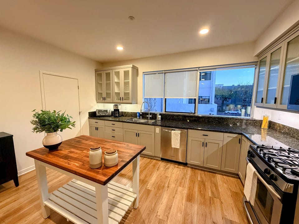 Kitchen looking toward the sink.