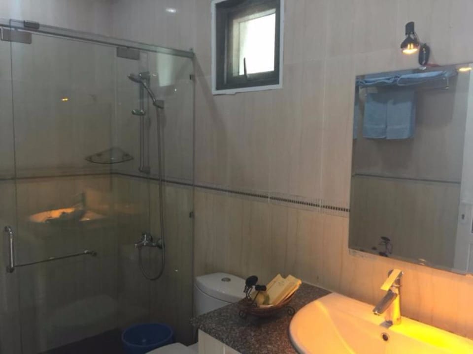 Shower, free toiletries, slippers, towels