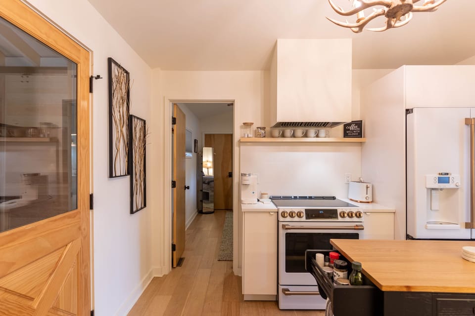 A bright, thoughtfully outfitted kitchen at Moondrift Retreat, ready for mountain mornings and easy home-cooked meals.