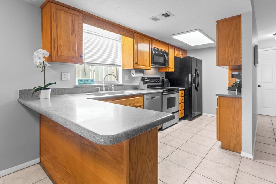 Fully equipped kitchen with everything you need to make your favorite meals!