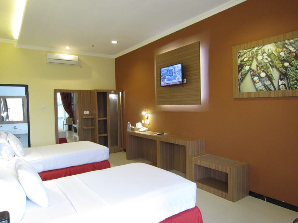 Business Room, Garden View | In-room safe, desk, soundproofing, rollaway beds (surcharge)