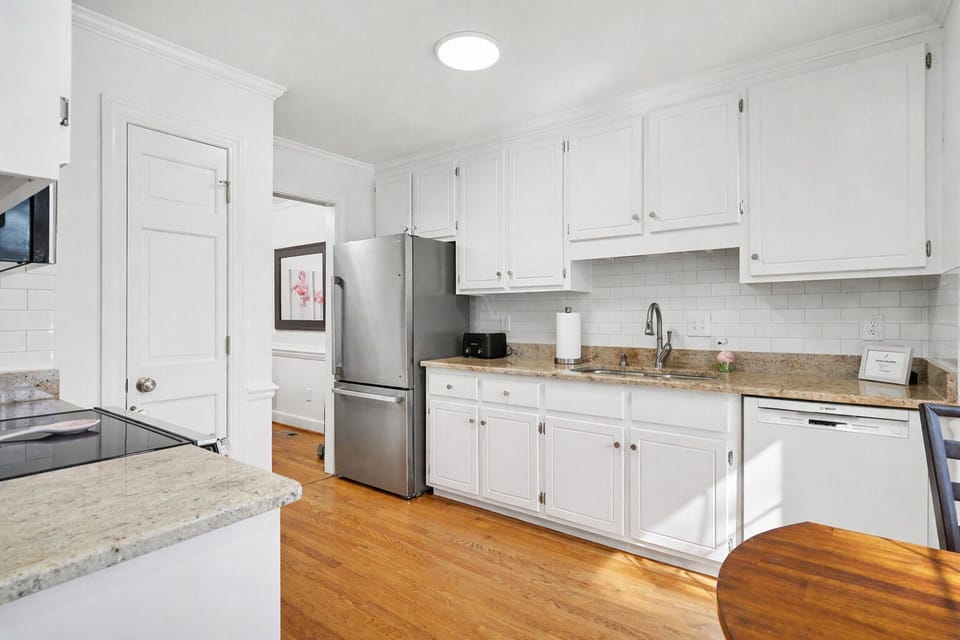 Full kitchen; Well appointed.