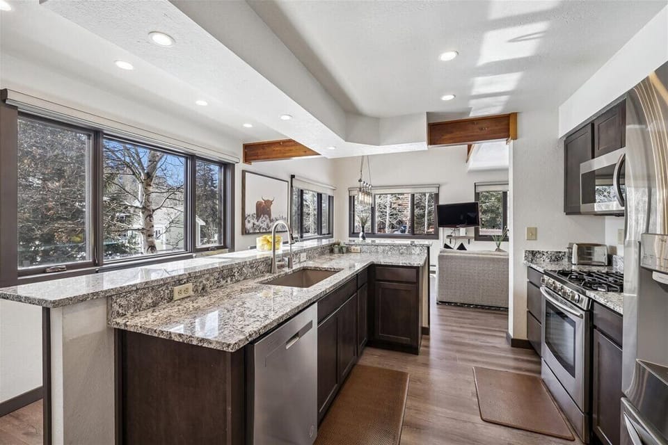 Kitchen - Villa Mount Royal - Frisco Vacation Rental