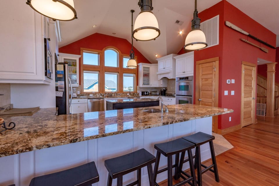 Kitchen w/6 Bar Stools