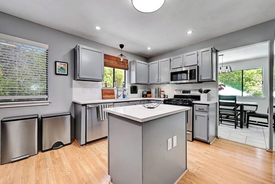 Luxury House, Private Pool | Private kitchen | Toaster