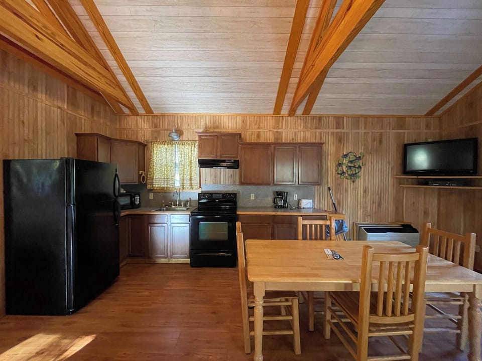 Kitchen/Dining Space