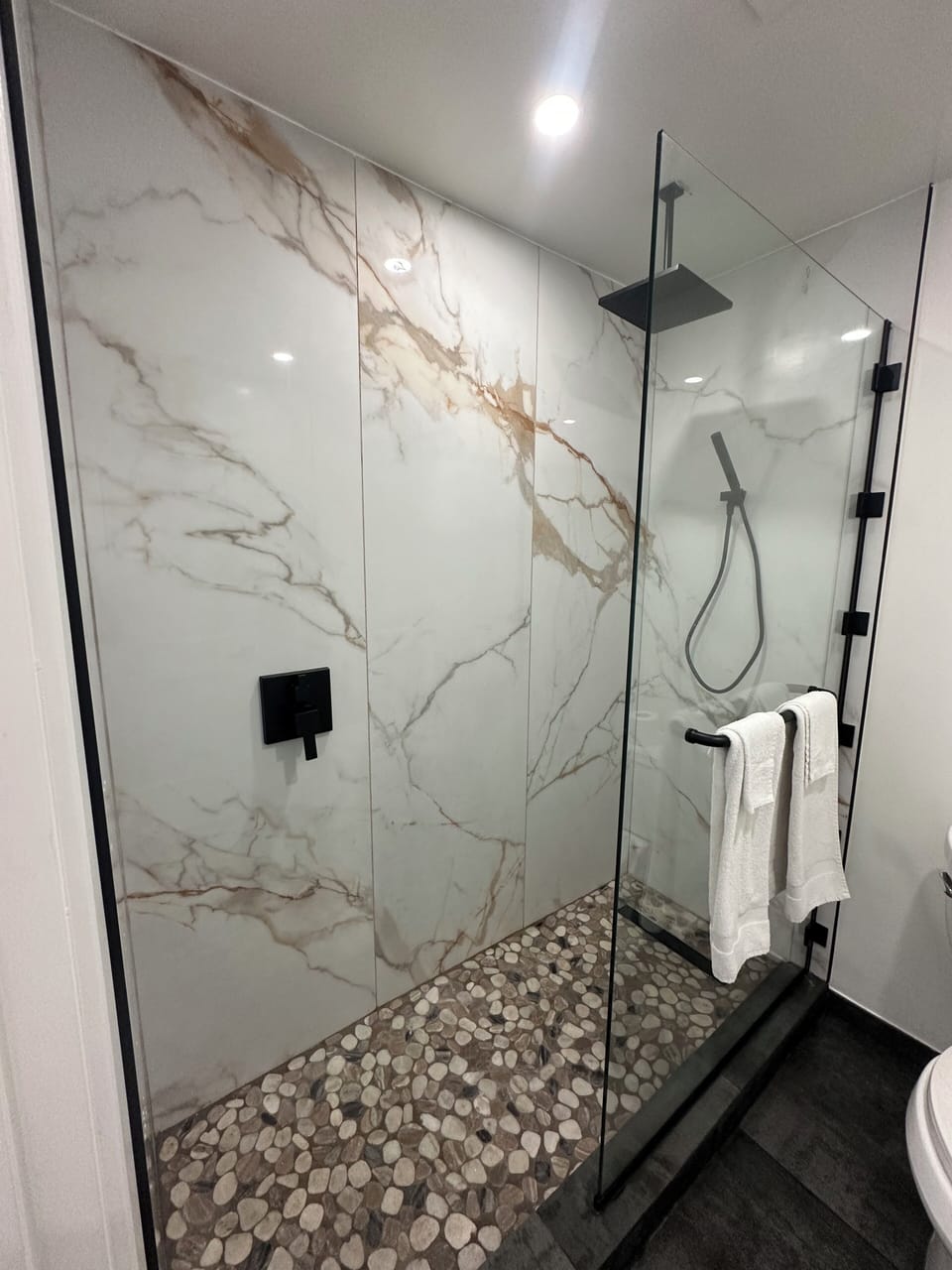 Comfort Room, 1 King Bed, Private Bathroom | Bathroom | Shower, towels, soap, shampoo