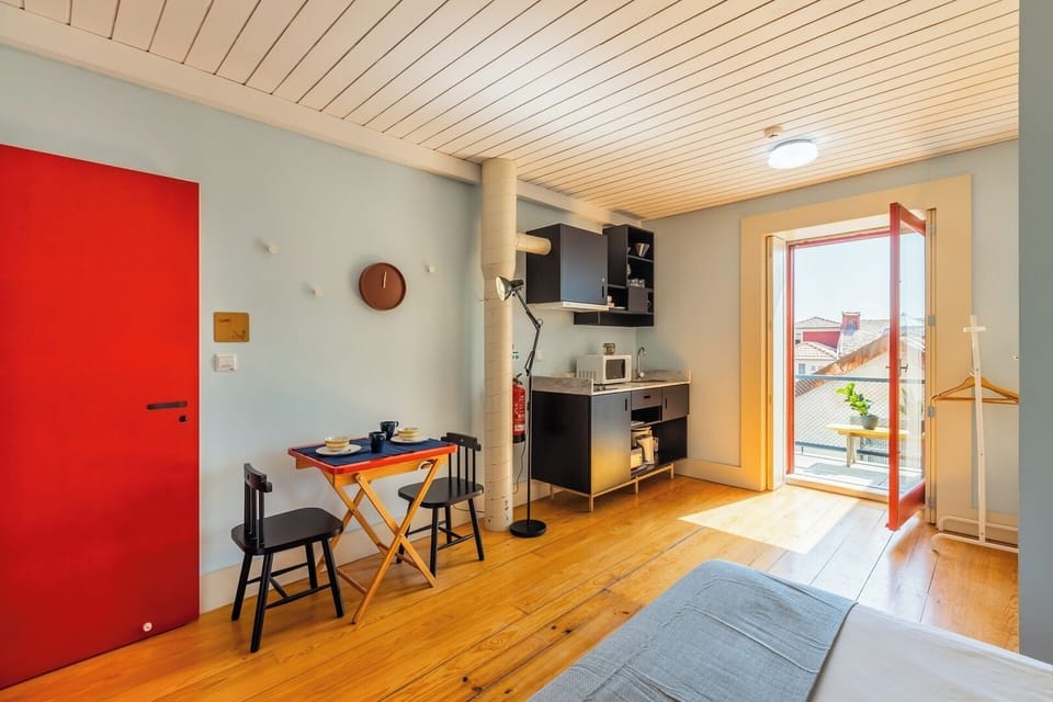 Studio with Comfortable Double-Bed and Air Conditioner