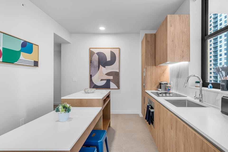 Chef’s dream in the city! 🍳✨ This sleek kitchen features custom Italian cabinetry, high-end Bosch appliances, and a stylish island with seating—perfect for entertaining or a quiet breakfast in