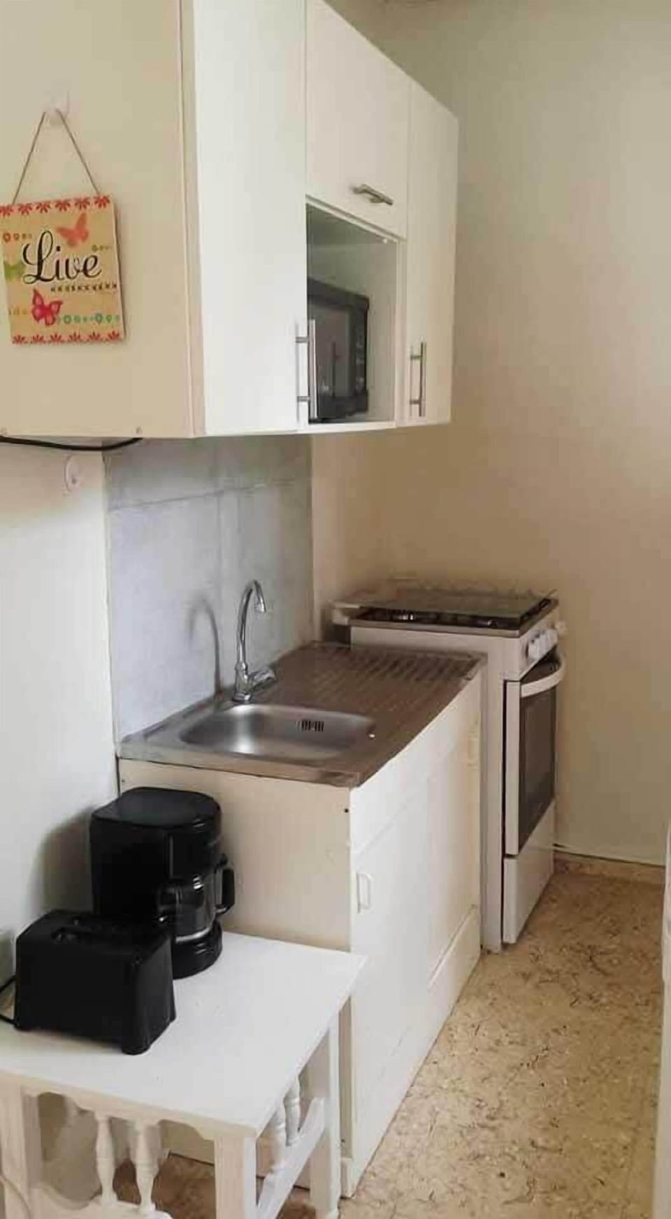 1 Bedroom Apartment Sunny | Private kitchen | Full-size fridge, microwave, oven, stovetop