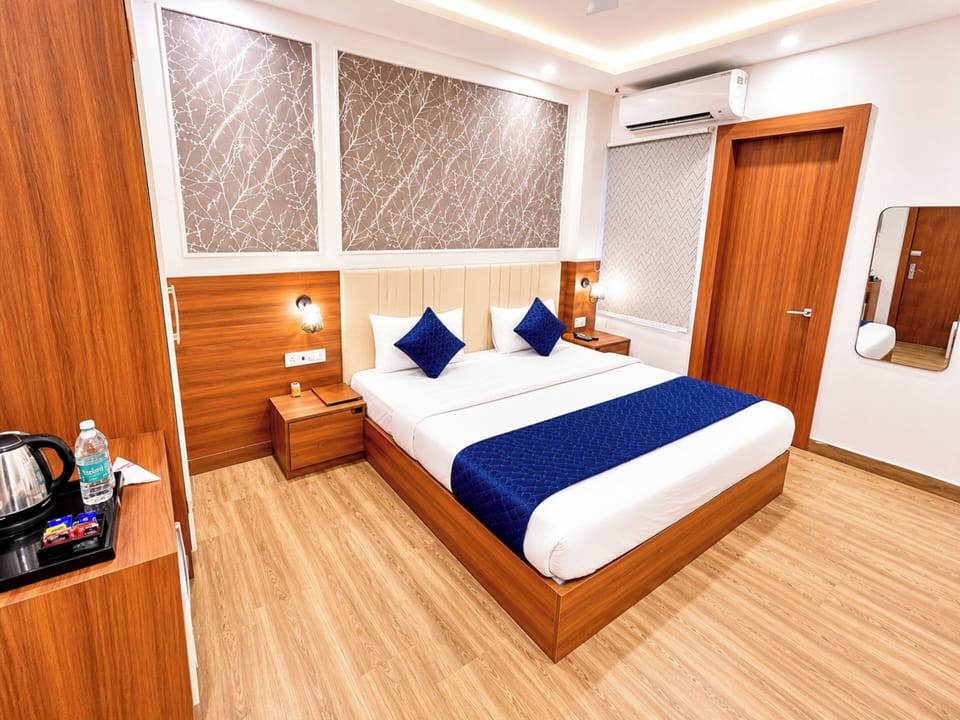 Hypo-allergenic bedding, desk, soundproofing, free WiFi