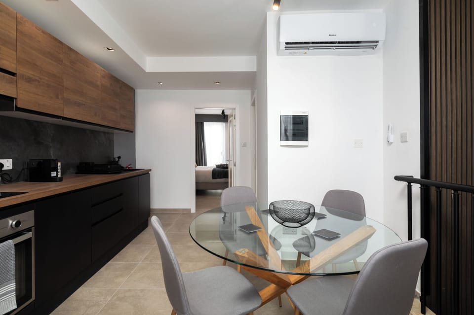 Penthouse, City View | Dining