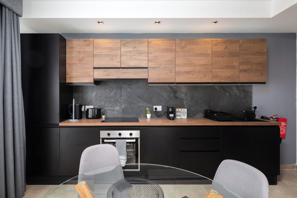 Penthouse, City View | Private kitchen | Electric kettle, toaster