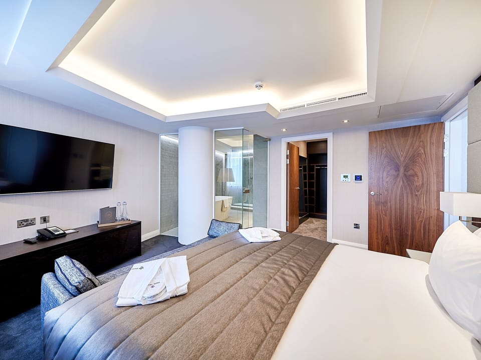 In-room safe, desk, laptop workspace, blackout drapes
