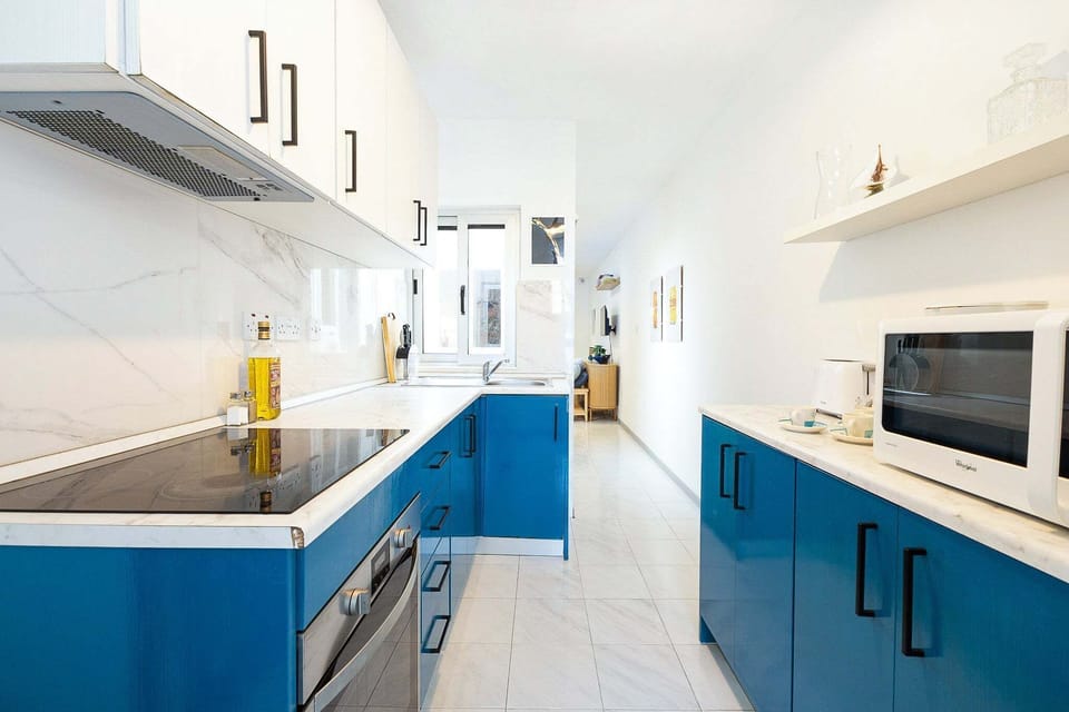 Penthouse, City View | Private kitchen