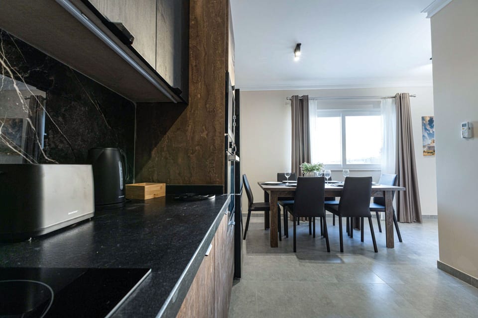 Penthouse, City View | Dining