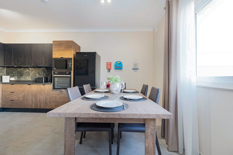Penthouse, City View | Dining