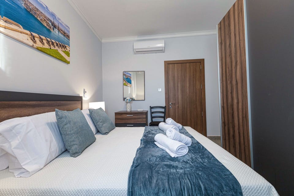 Penthouse, City View | Blackout drapes, iron/ironing board, free WiFi