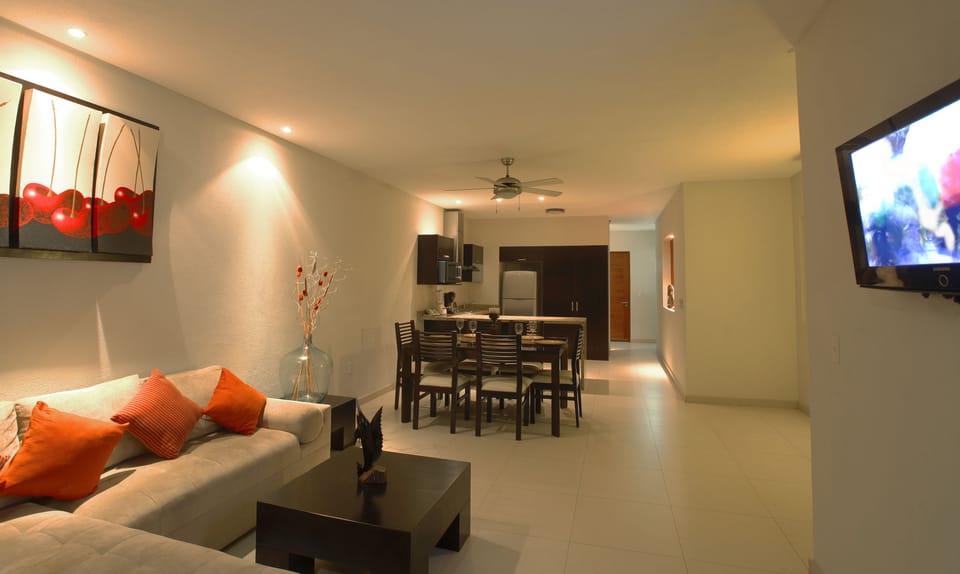 Departamento, 2 habitaciones, 3 balcones vista al océano | Living room | LCD TV