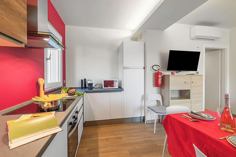 Family Apartment, 1 Bedroom, Balcony, Mountainside (Appartamento Ciclamino) | Private kitchen