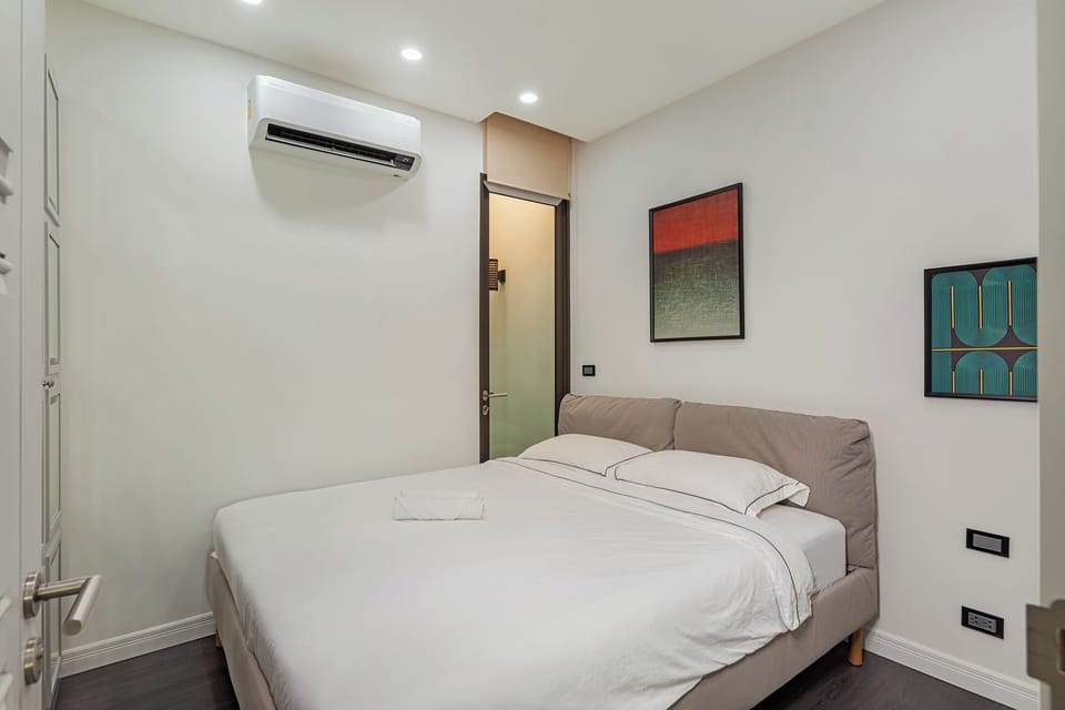 In-room safe, iron/ironing board, free WiFi