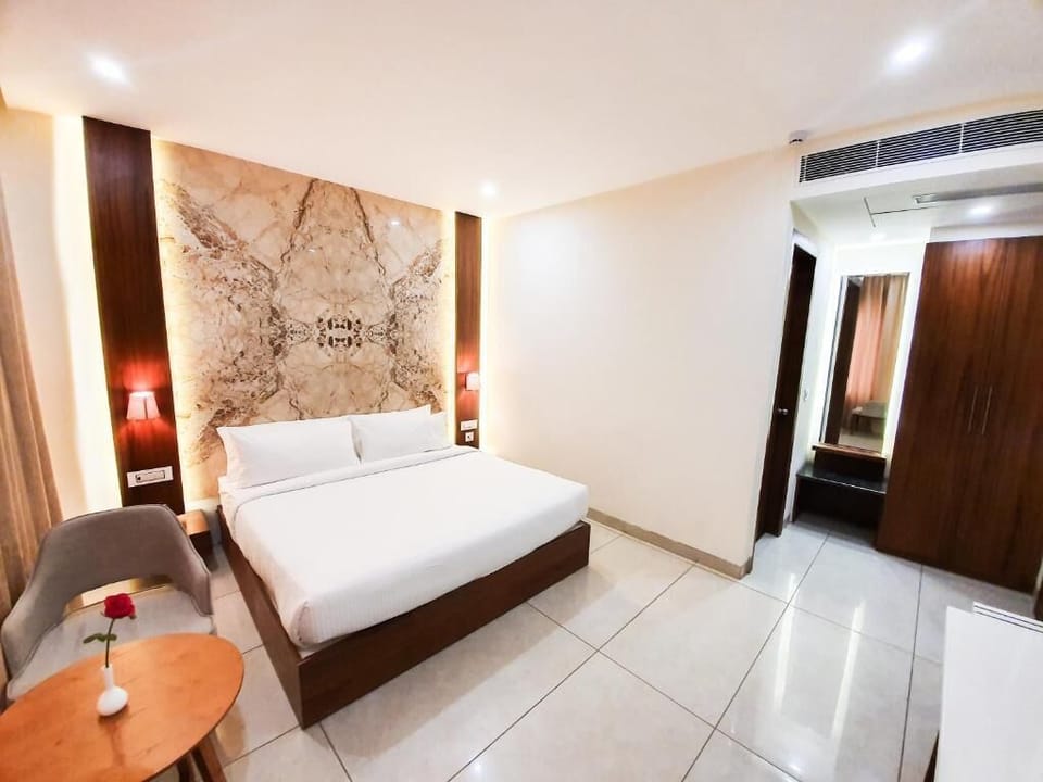 Executive Double Room, City View | In-room safe, soundproofing, iron/ironing board (on request)
