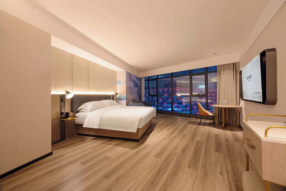 Deluxe City View King Room | Premium bedding, down comforters, pillowtop beds, minibar (free items)