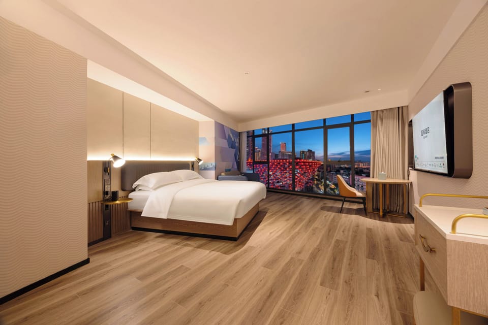Deluxe City View King Room | Premium bedding, down comforters, pillowtop beds, minibar (free items)