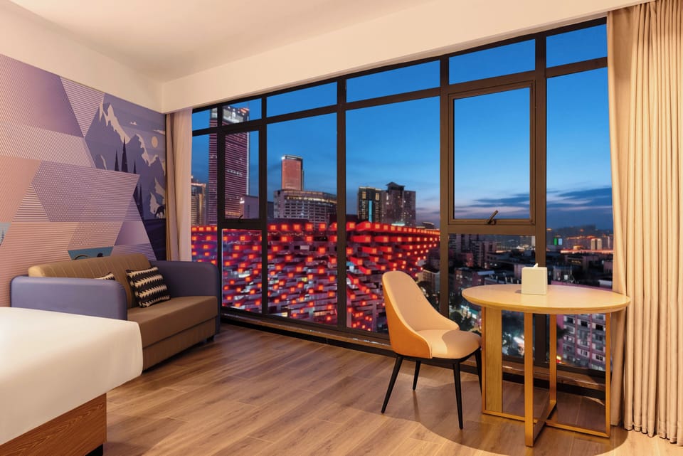 Deluxe City View King Room | Interior
