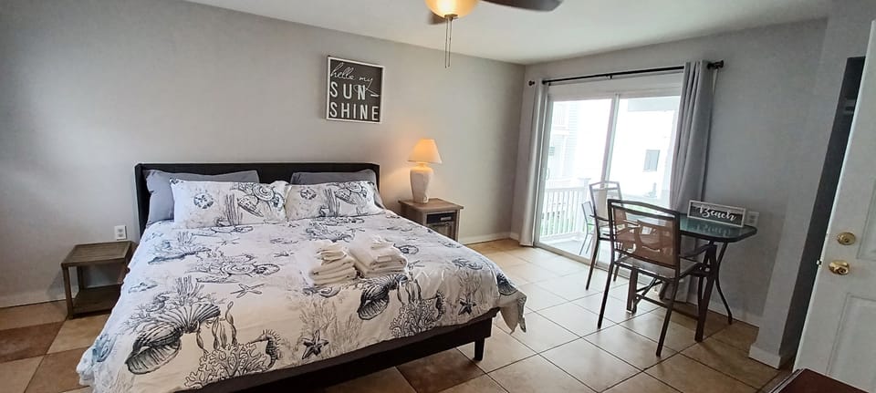 Premier Room, 1 King Bed, Balcony, Ocean View | Individually decorated, individually furnished, free WiFi, bed sheets
