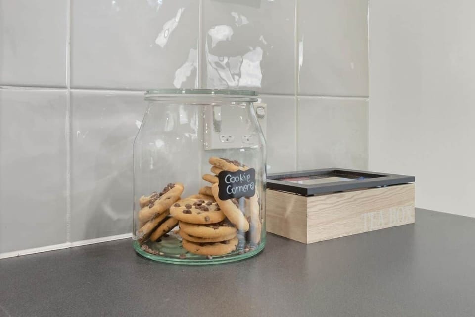 Cookie Corner ☕ Help yourself to complimentary tea, coffee, and sweet treats, because little comfort