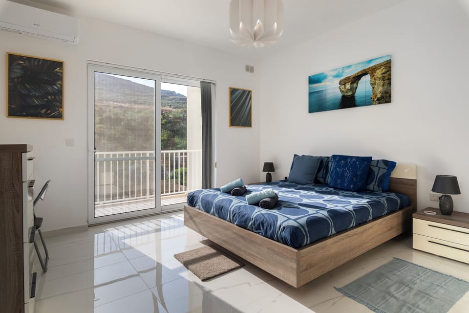 Apartment, Valley View | Blackout drapes, iron/ironing board, free WiFi
