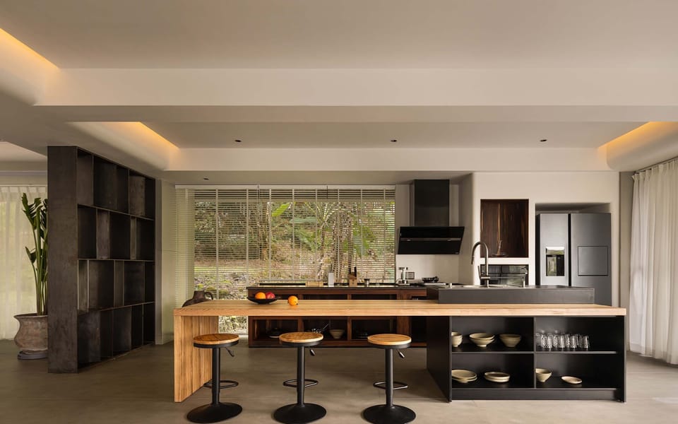 Luxury House | Free minibar, in-room safe, desk, blackout drapes