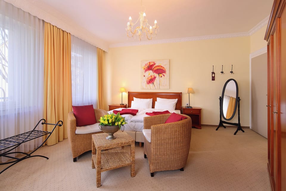 Comfort Double Room | Desk, blackout drapes, iron/ironing board (on request), WiFi (free)