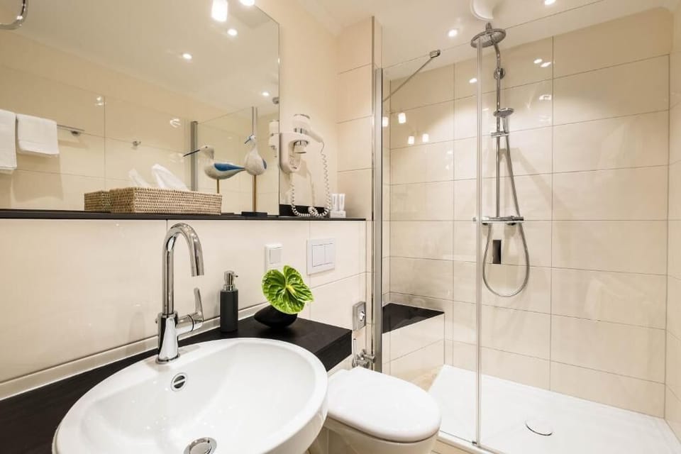 Economy Double Room, City View | Bathroom | Hair dryer, towels, soap, shampoo