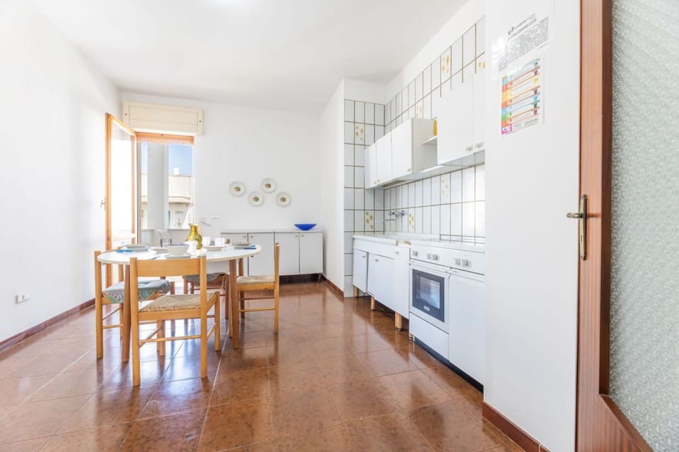 Autumn, Dining Room, Kitchen, Spring, Summer, Winter