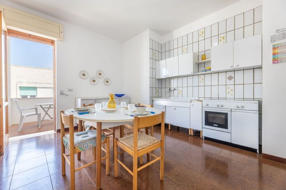 Autumn, Dining Room, Kitchen, Spring, Summer, Winter