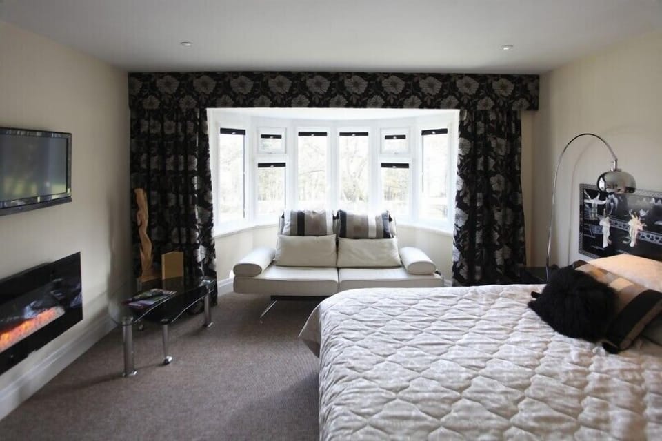 Superior Suite (The Marsden Suite) | Iron/ironing board, free WiFi, bed sheets