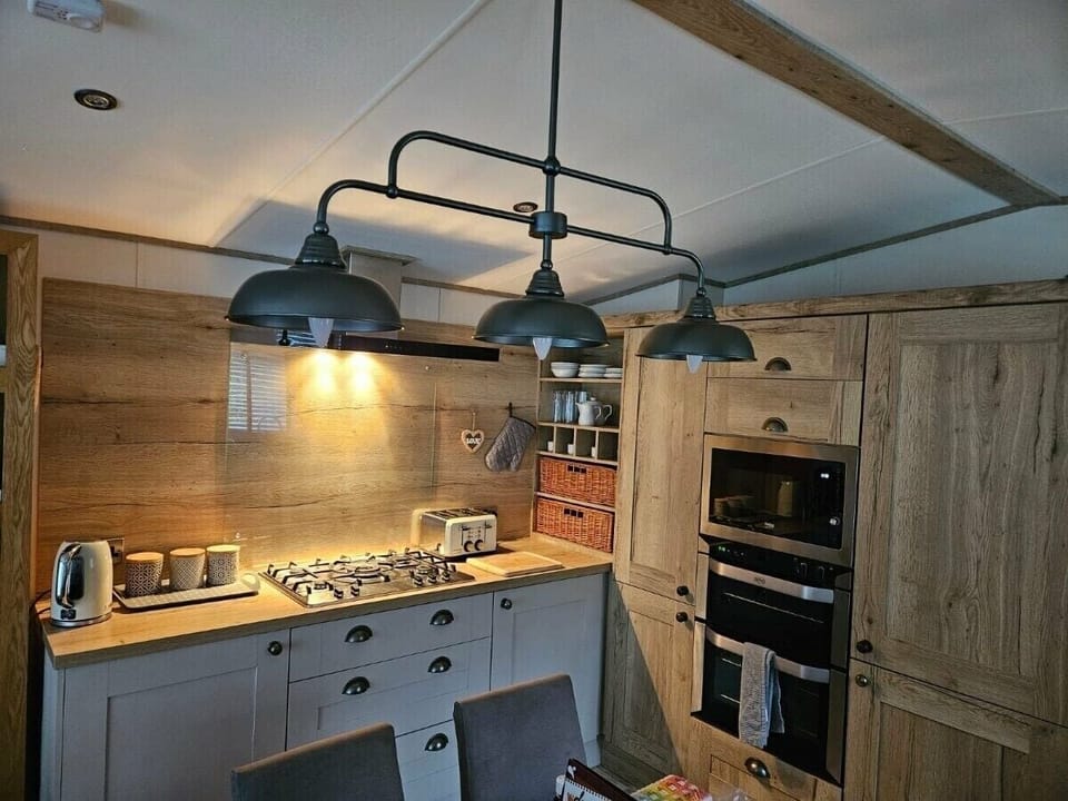 Dishwasher, cookware/dishes/utensils