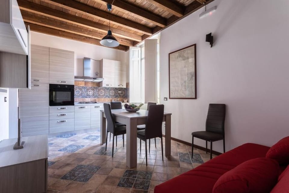 Classic Apartment, 3 Bedrooms, Pets Allowed, City View | Interior