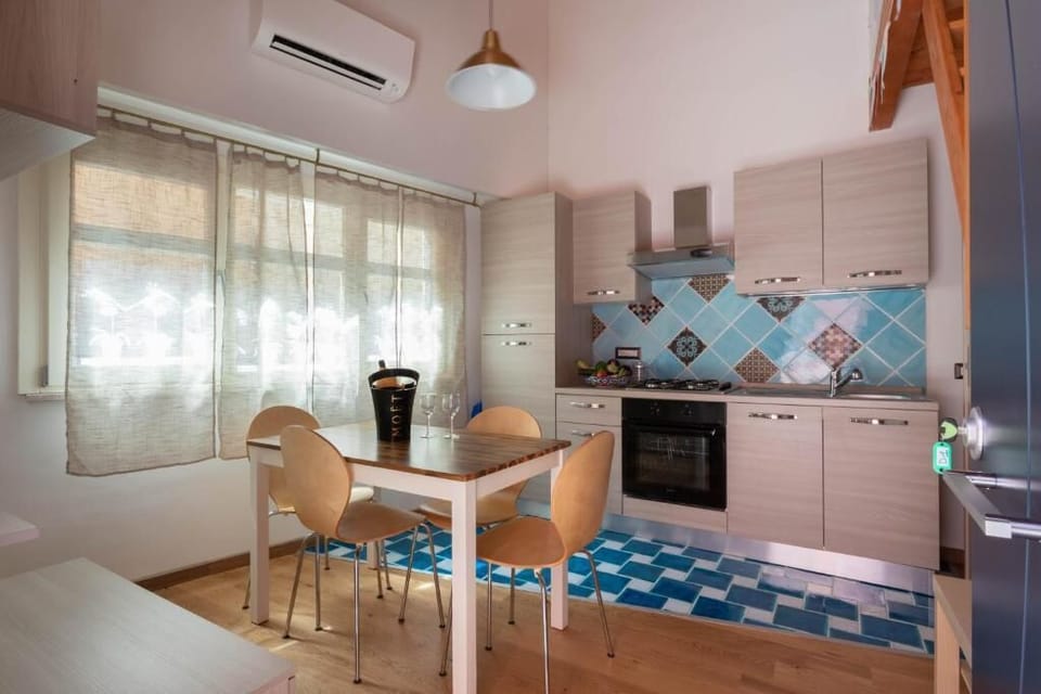 Deluxe Apartment, Patio, Garden View | Private kitchen | Highchair