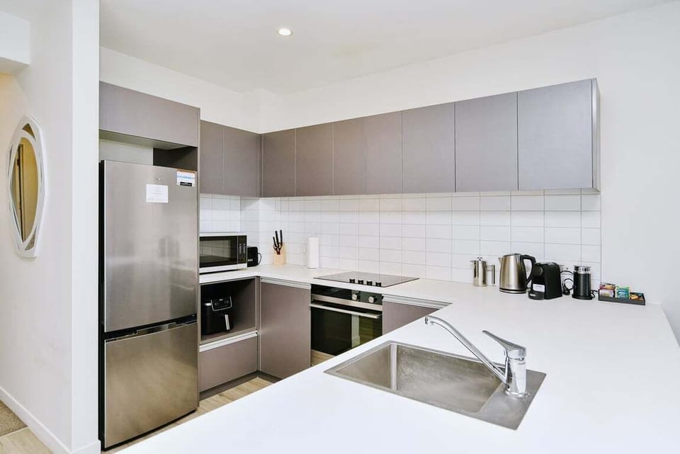 Prepare easy meals in the modern, fully equipped kitchen