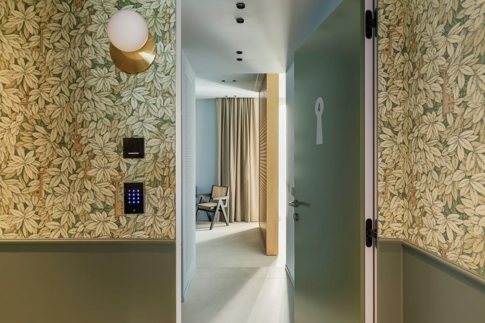 Deluxe Double Room, Balcony | Minibar, desk, soundproofing, WiFi (free)