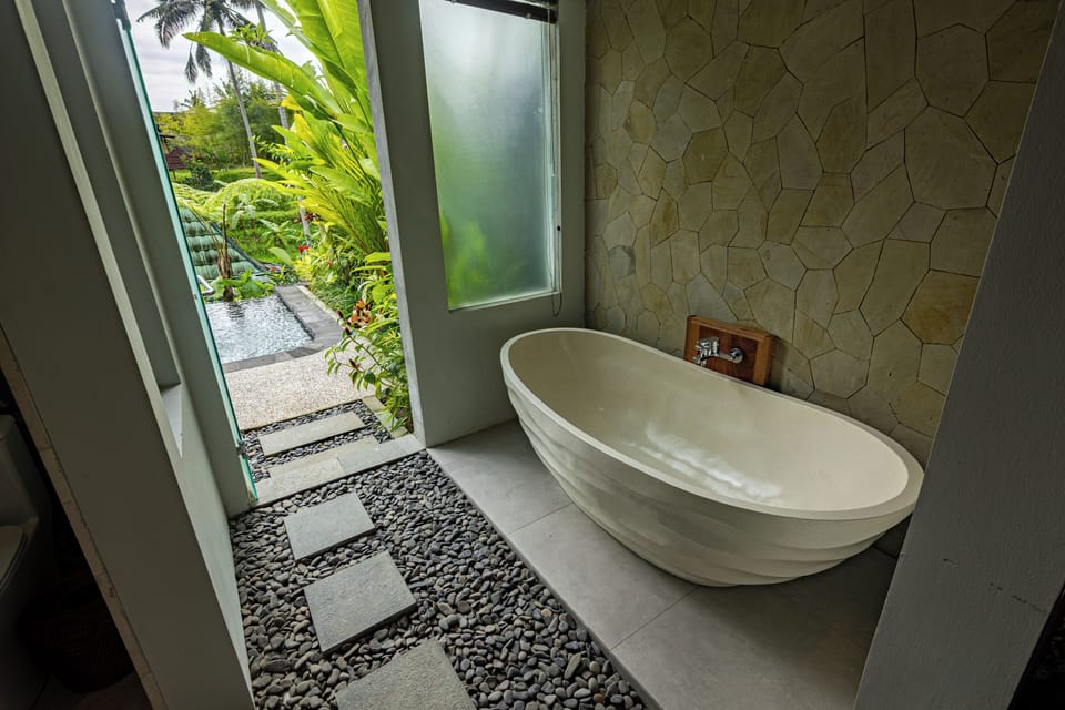 Honeymoon Villa, Pool View | Bathroom | Free toiletries, hair dryer, bidet, towels