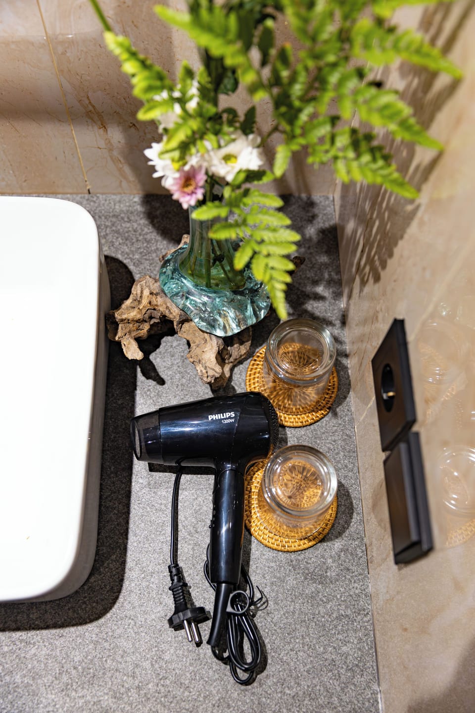 Deluxe Double Room, Garden View | Bathroom amenities | Free toiletries, hair dryer, bidet, towels